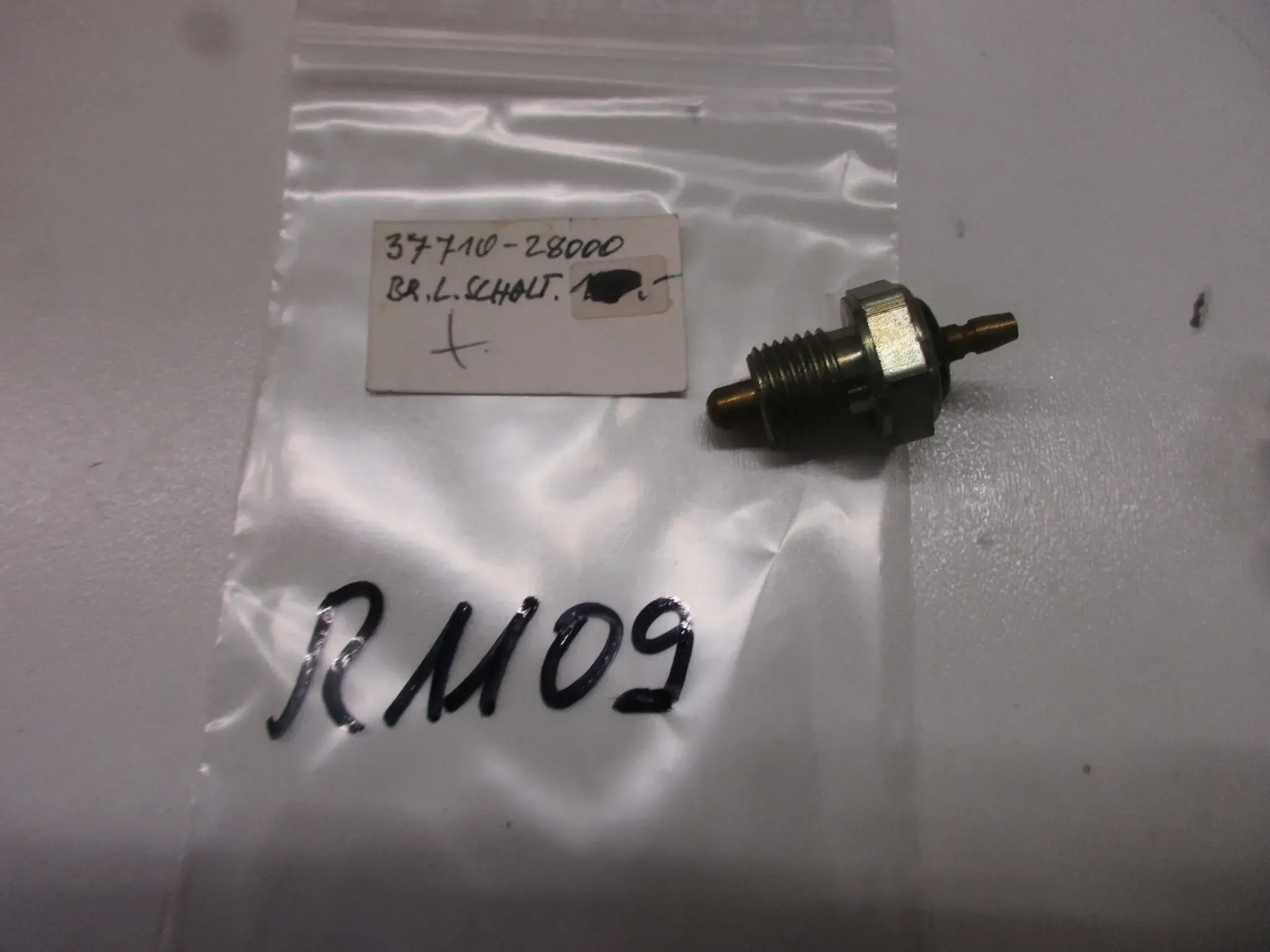 R1109 Suzuki TS 125 Neutralschalter Motor 37710-28000 Getriebe Sensor - Bild 1