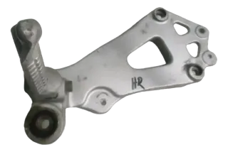 Suzuki GSX-R 750 GR 75 A Knicker Fußrastenhalter hinten rechts Fußraste - Bild 1