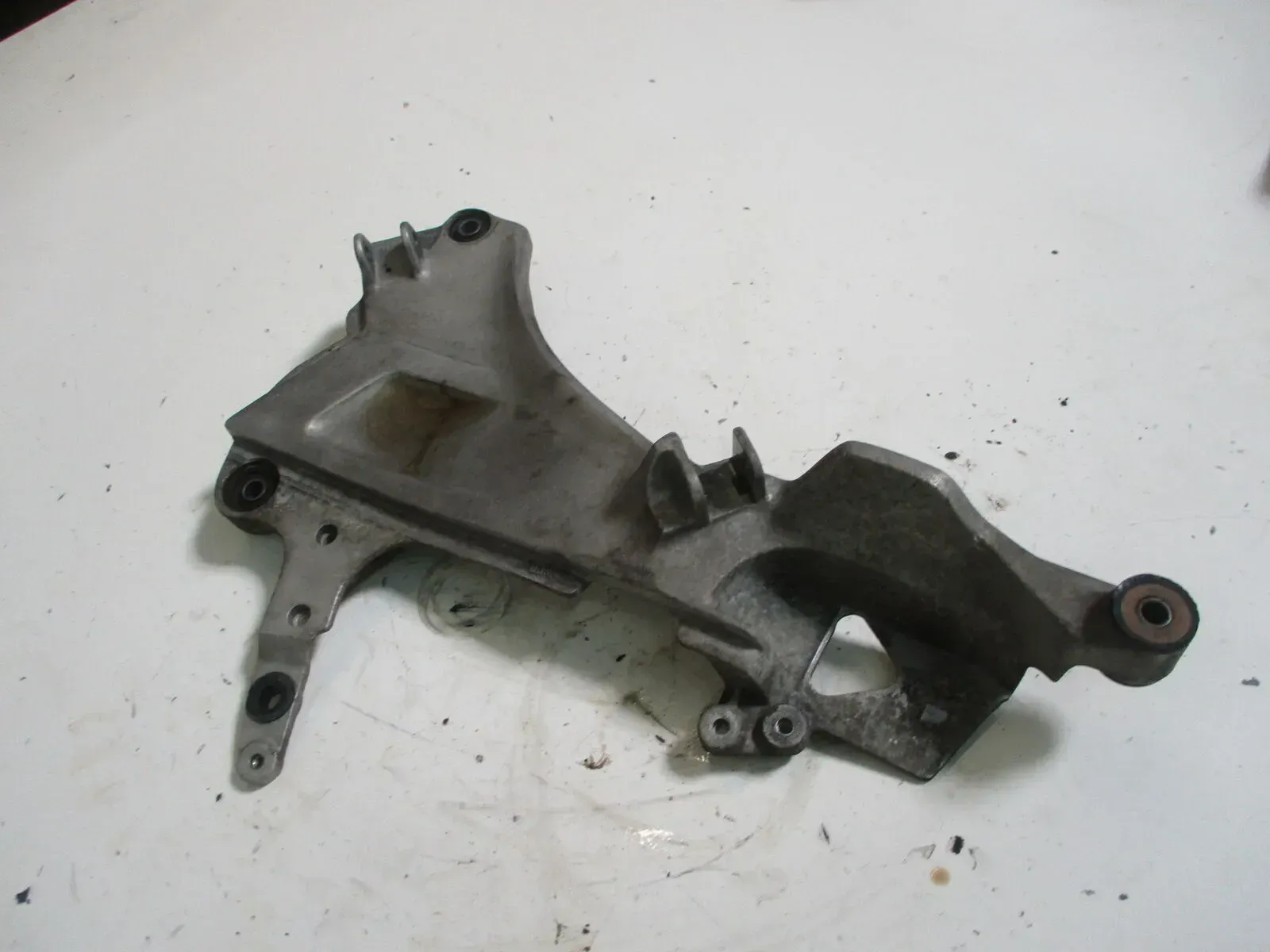1. HONDA ST 1100 SC26 PAN EUROPEAN Fußrastenhalter für Fußraste rechts vorne hin - Bild 1