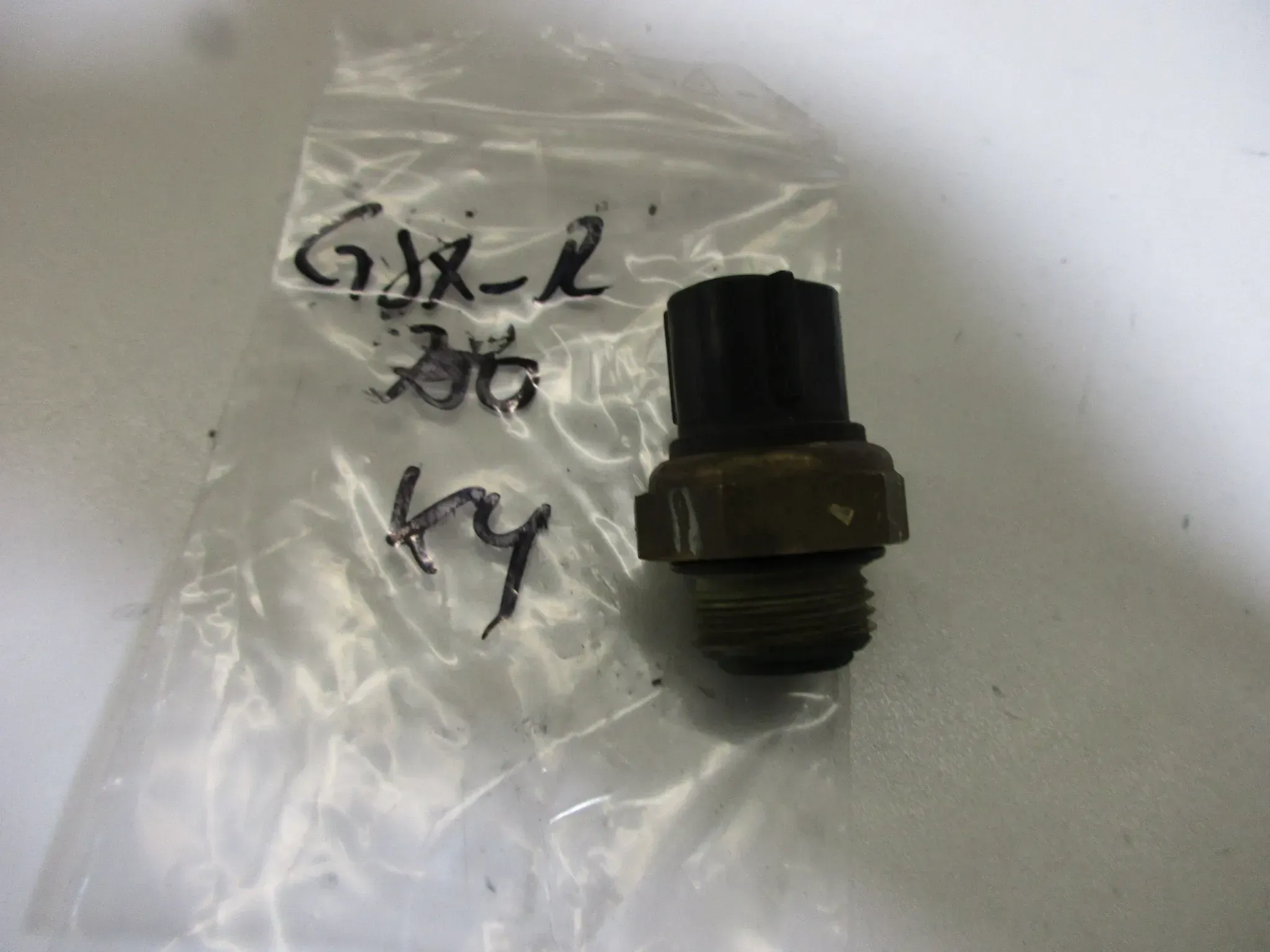 Suzuki GSX-R 750 K4 Kühlerschalter Thermoschalter Lüfter Motor Kühler Fühler Sensor - Bild 1