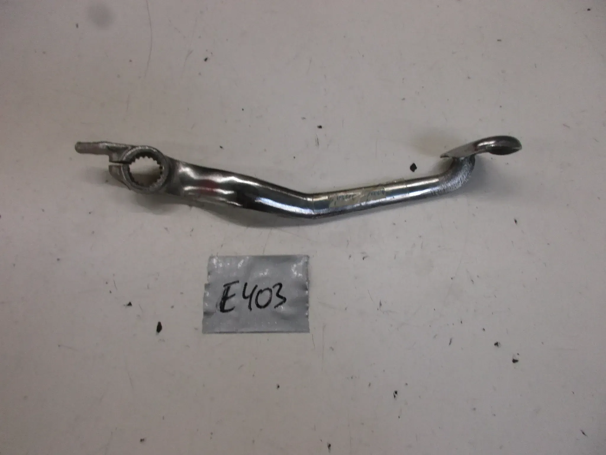 E403. Suzuki GS 550 Bremspedal 43110-47000 Fußbremshebel Bremse unten Hebel brake - Bild 1