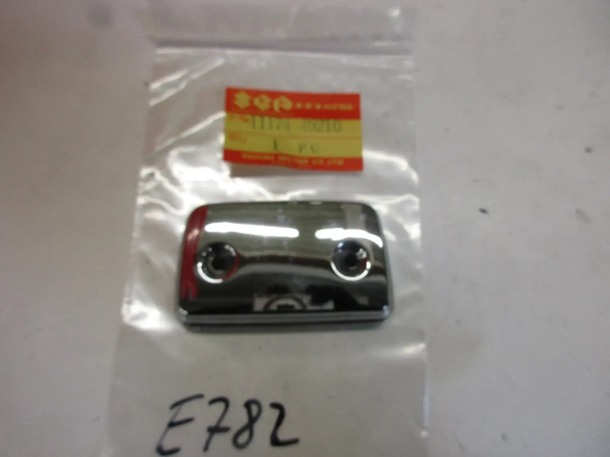 E782. Suzuki GS 750_1000 E Zylinderkopfdeckel 11174-49210 Deckel Motor Zylinderkopf Abdeckung - Bild 1