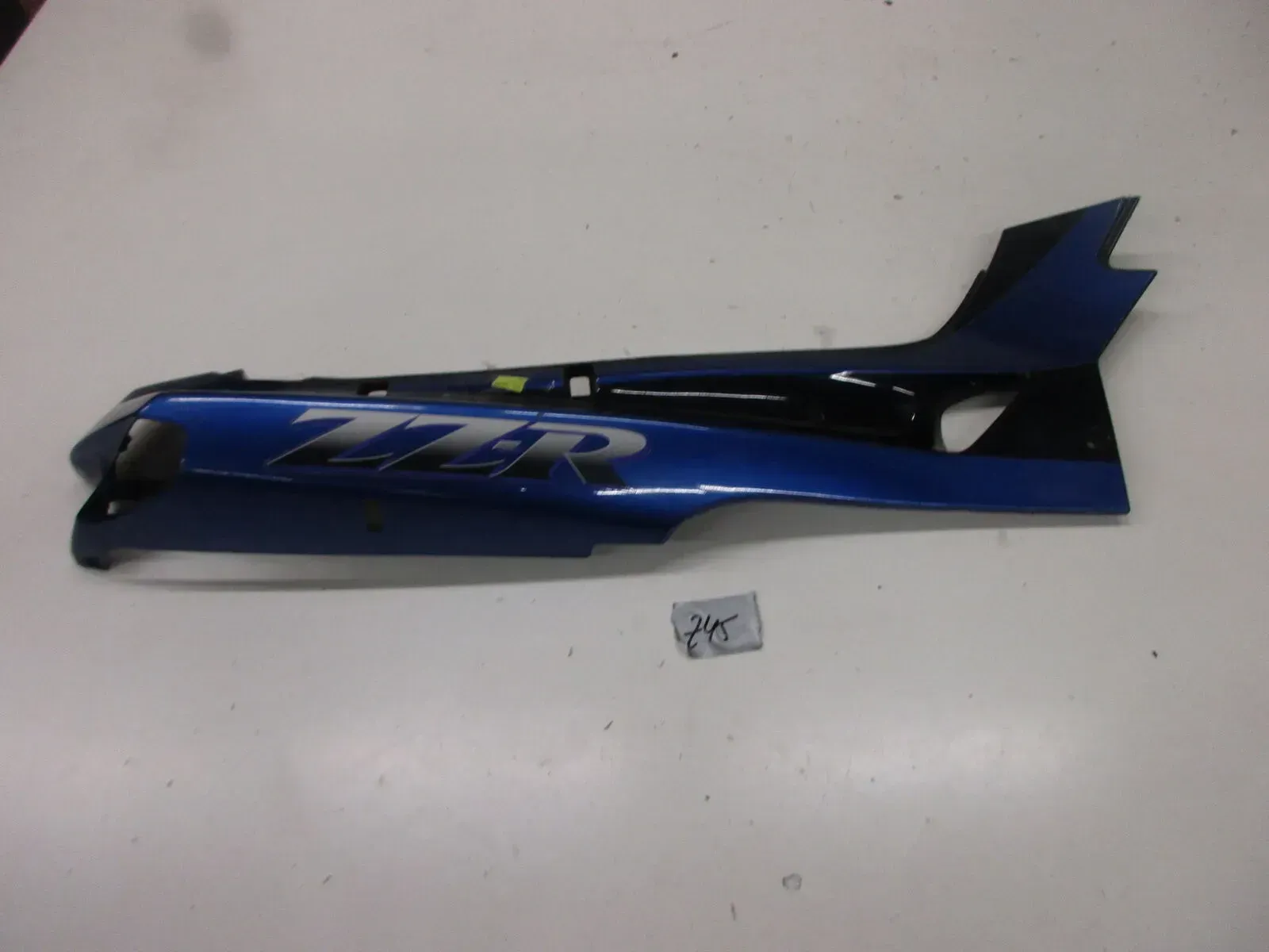 Seitenverkleidung Sitzbank Z45 Kawasaki ZZR 600 D ZX600D rechts Heckverkleidung - Bild 1