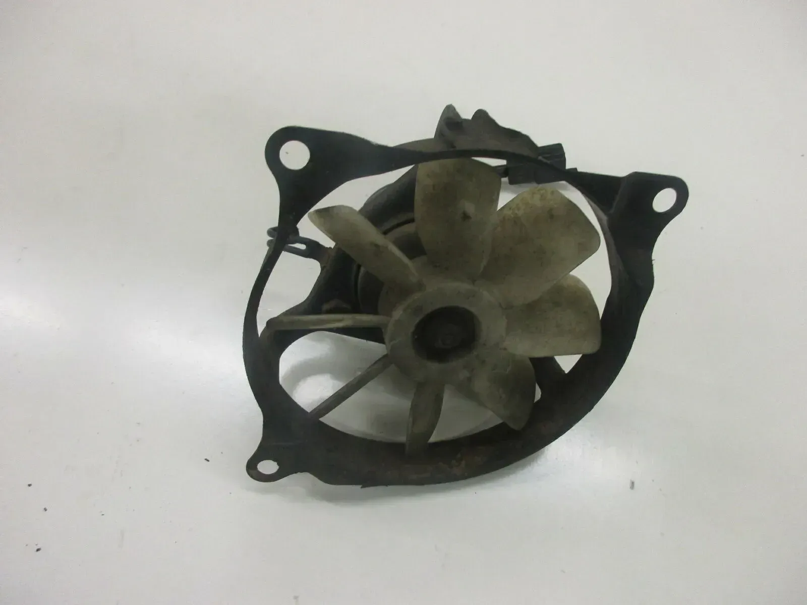 Kawasaki KLR 250 D KL Kühlerventilator Lüfterrad Motor Wasserkühler Lüfter - Bild 1