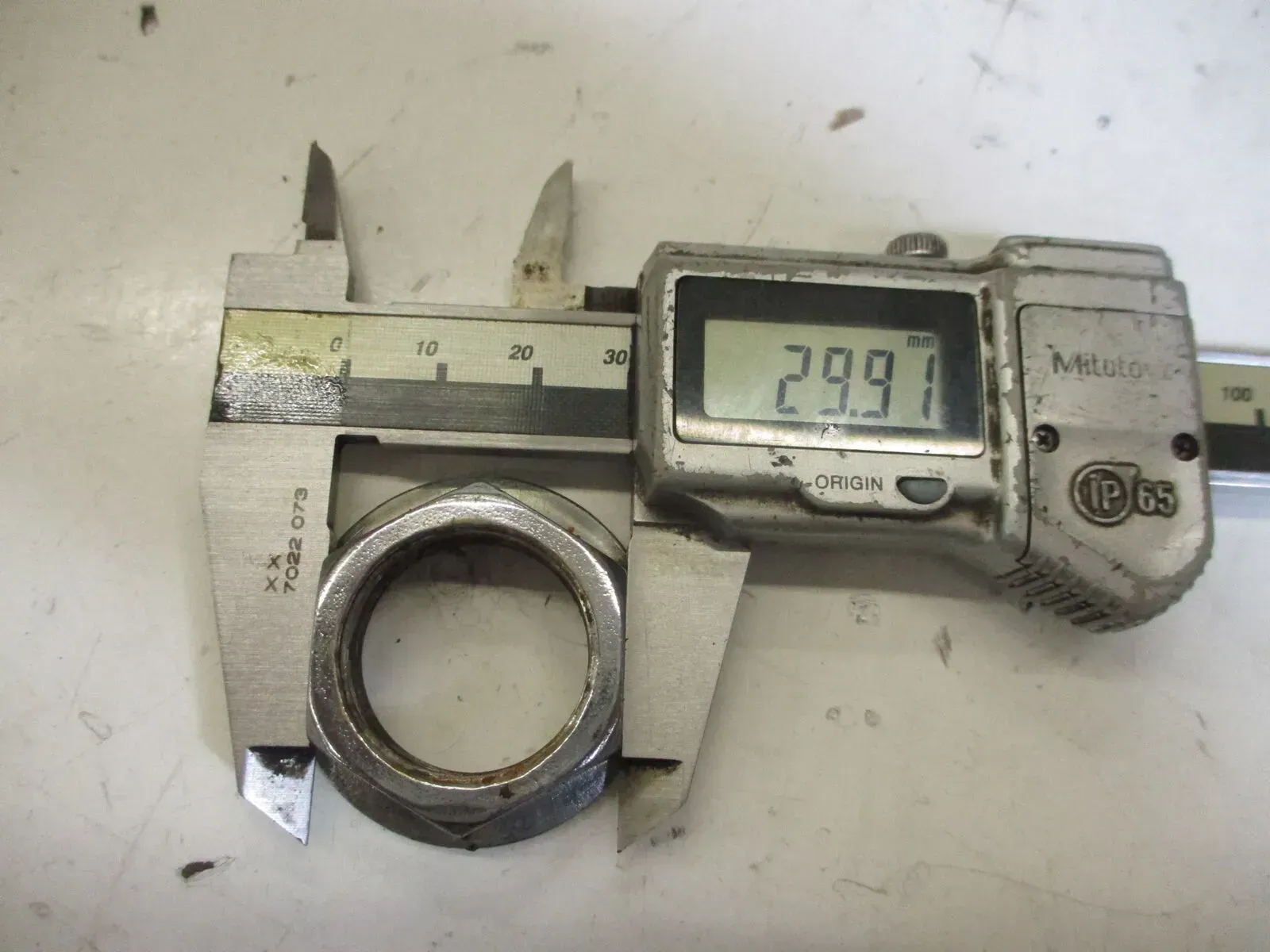 6. Honda CBR 1000 F SC21 Lenkkopfschraube SW30 Mutter Schraube Gabel oben - Bild 1
