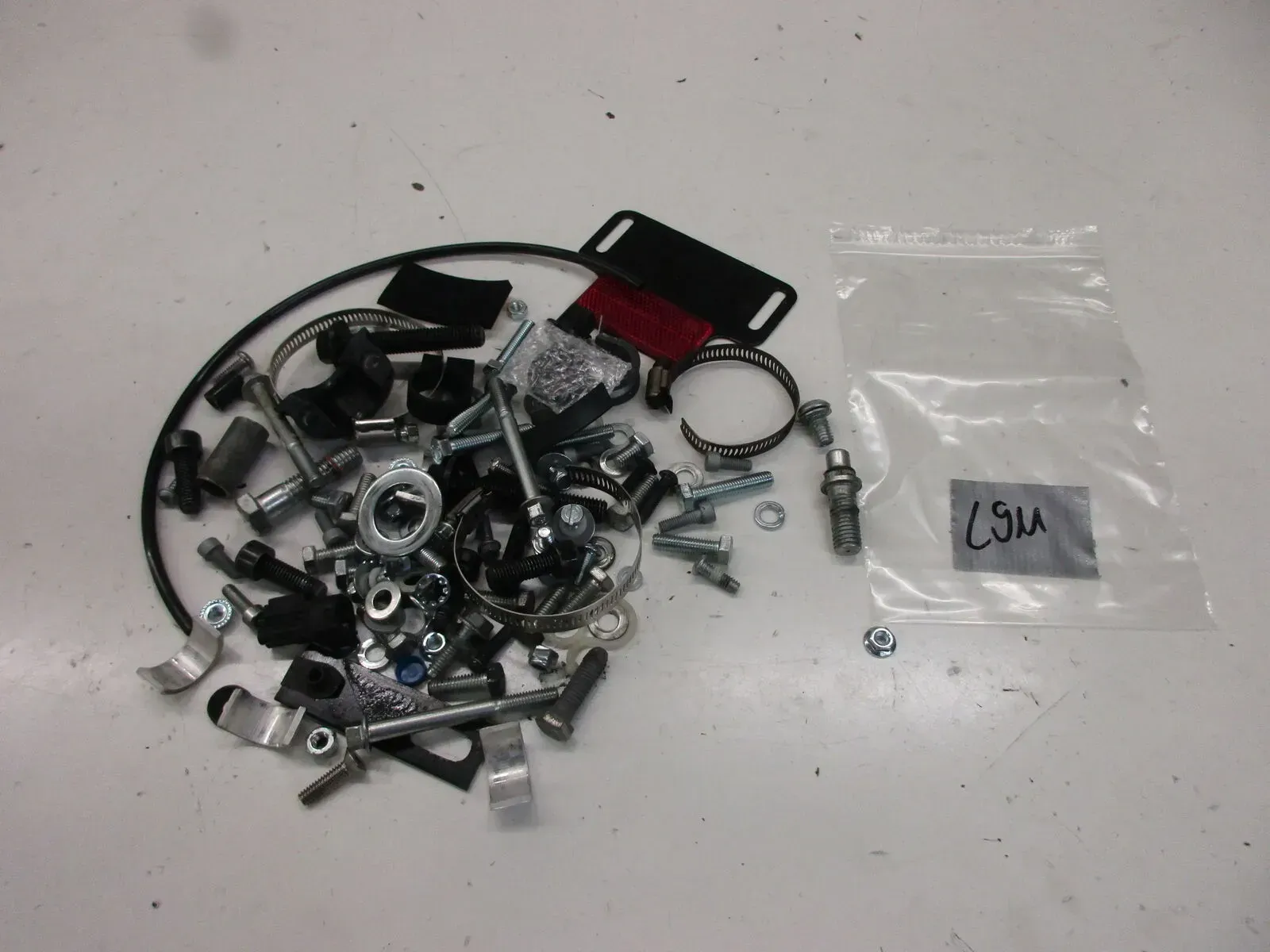 L911. Harley Davidson Kleinteile Schraubensatz Konvolut Schraube Rahmen Bolzen - Bild 1