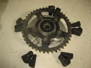 4. HONDA CBR 1000 F SC24 KETTENRADTRÄGER MIT RUCKDÄMPFER ANTRIEBSGUMMI GUMMI - Bild 2