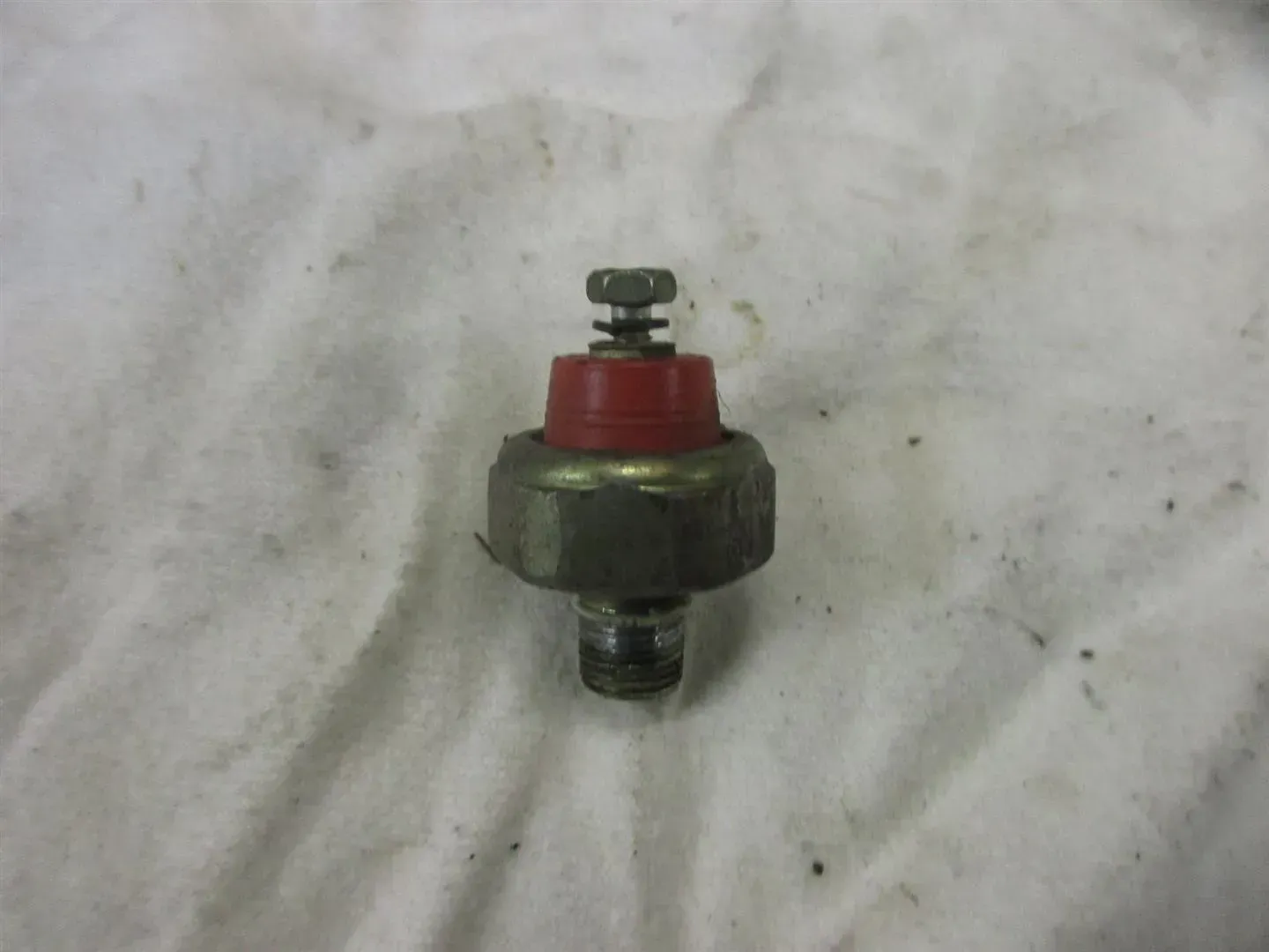 SUZUKI GS 650 G KATANA Bj.82 ÖLDRUCKSCHALTER SENSOR GEBER SCHALTER MOTORDECKEL - Bild 1