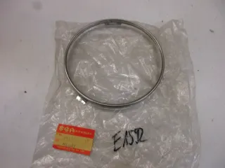 E1592. Suzuki GS 1000 Chromring Scheinwerfer 35127-45600 Zierring Gehäuse Blende - Bild 1