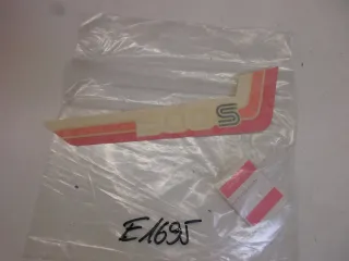 E1695. Suzuki DR 500 S Aufkleber Dekor 68136-37420-83V Verkleidung Emblem - Bild 1