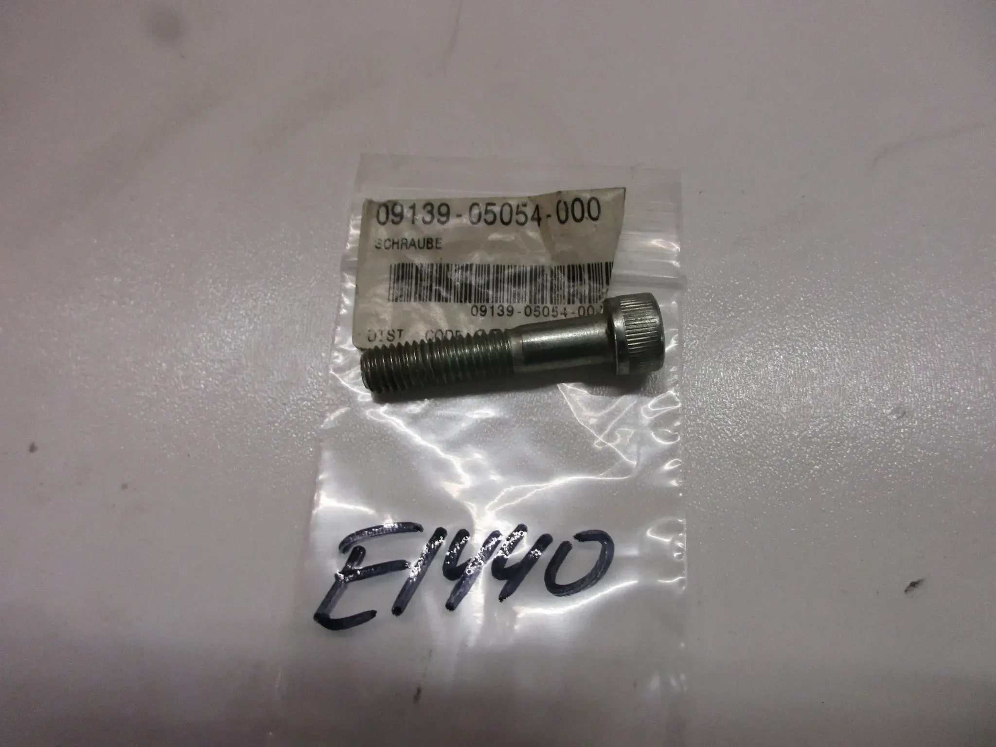 E1440 Suzuki GSX-R 1100 Schraube Rahmen Motor Gehäuse M8 mm bolt - Bild 1