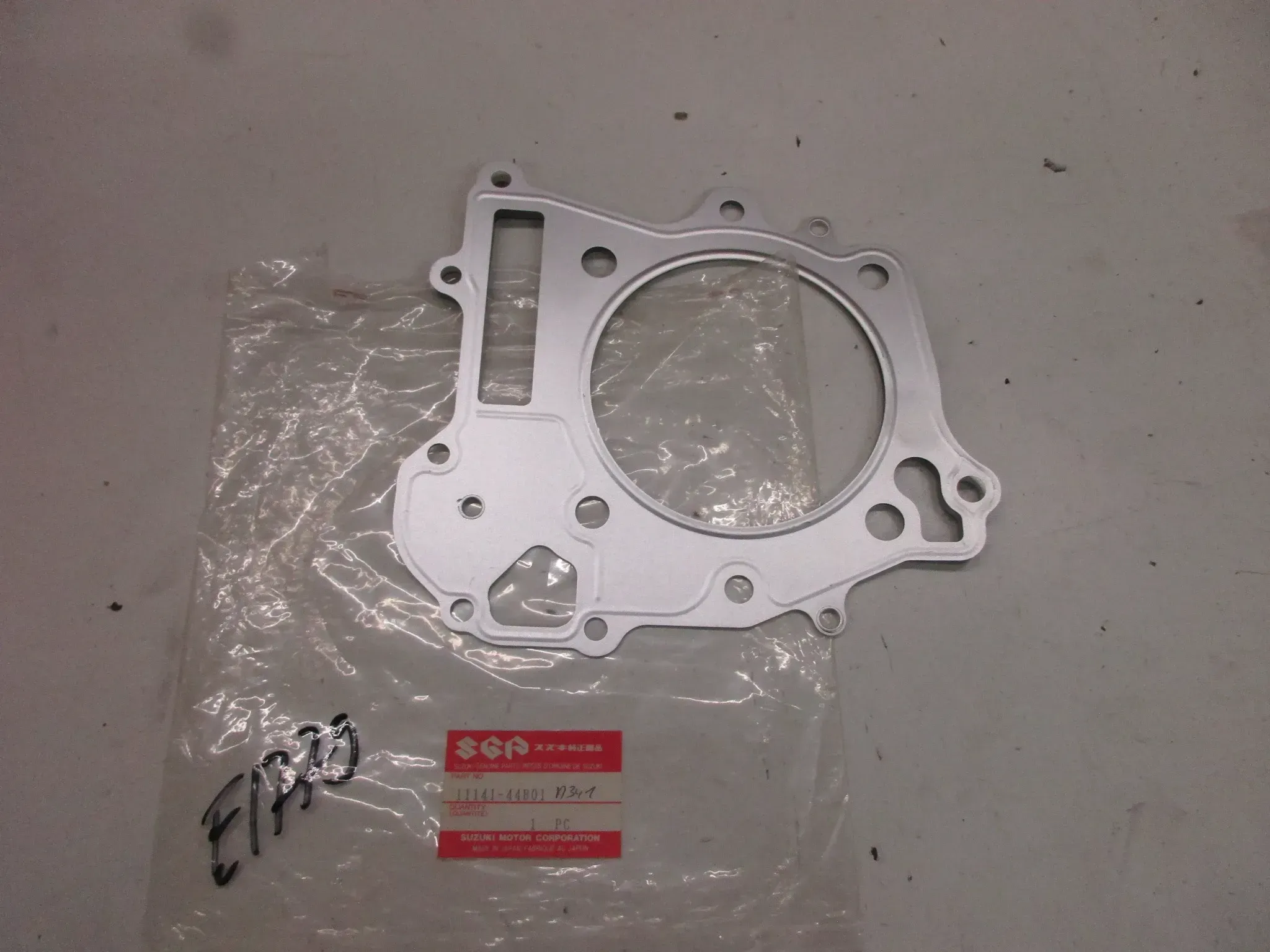 E1779. Suzuki DR 750 S Dichtung Motordichtung 11141-44B01 Zylinderfuß Motor - Bild 1