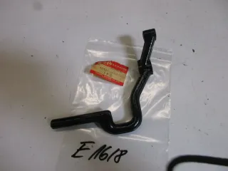 E1618. Suzuki GT 380 Fußrastenhalter Fussraste 43511-33100 vorne rechts Halter - Bild 1
