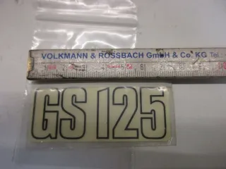E1088. Suzuki GS 125 Aufkleber Dekor Emblem Verkleidung Schriftzug - Bild 2