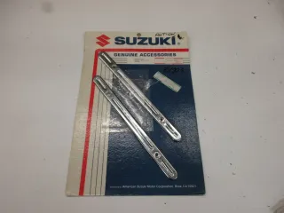 E1903. Suzuki VZ 800 Marauder Abdeckung Kühlerleisten Wasserkühler 99950-70163 Blende - Bild 1