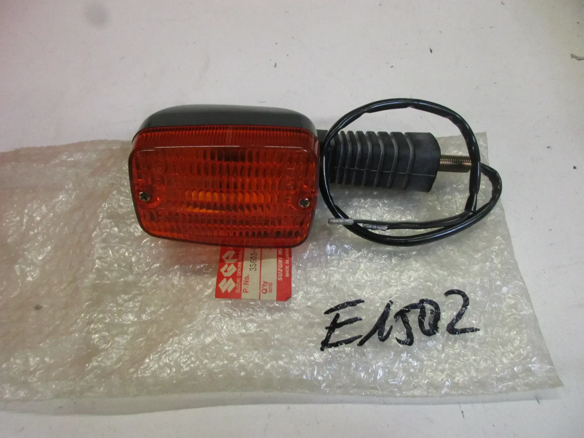 E1502. Suzuki GSX-R 750 Blinker vorne links 35603-06B40 Original Blinkleuchte - Bild 1