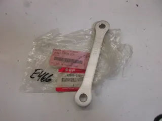E466. Suzuki GSX-R 600_750 Umlenkung Strebe 62641-33E00 Federbein Schwinge - Bild 1