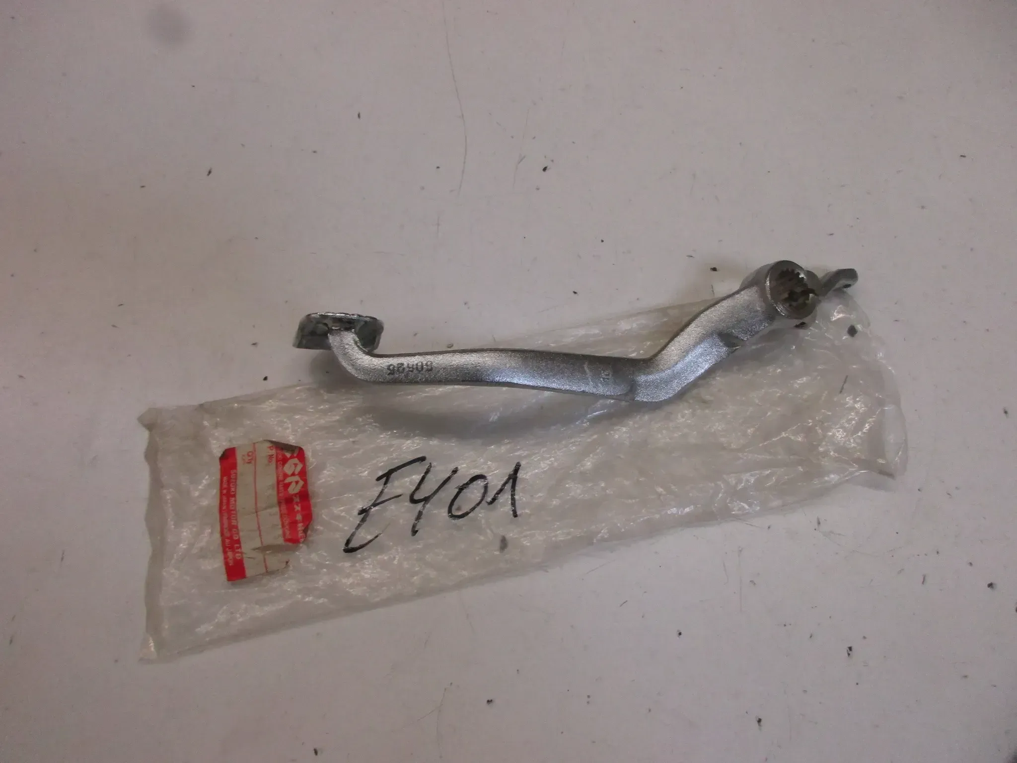 E401. Suzuki GSX 250 GSX 400 Bremspedal Fußbremshebel Bremse unten Hebel brake - Bild 1