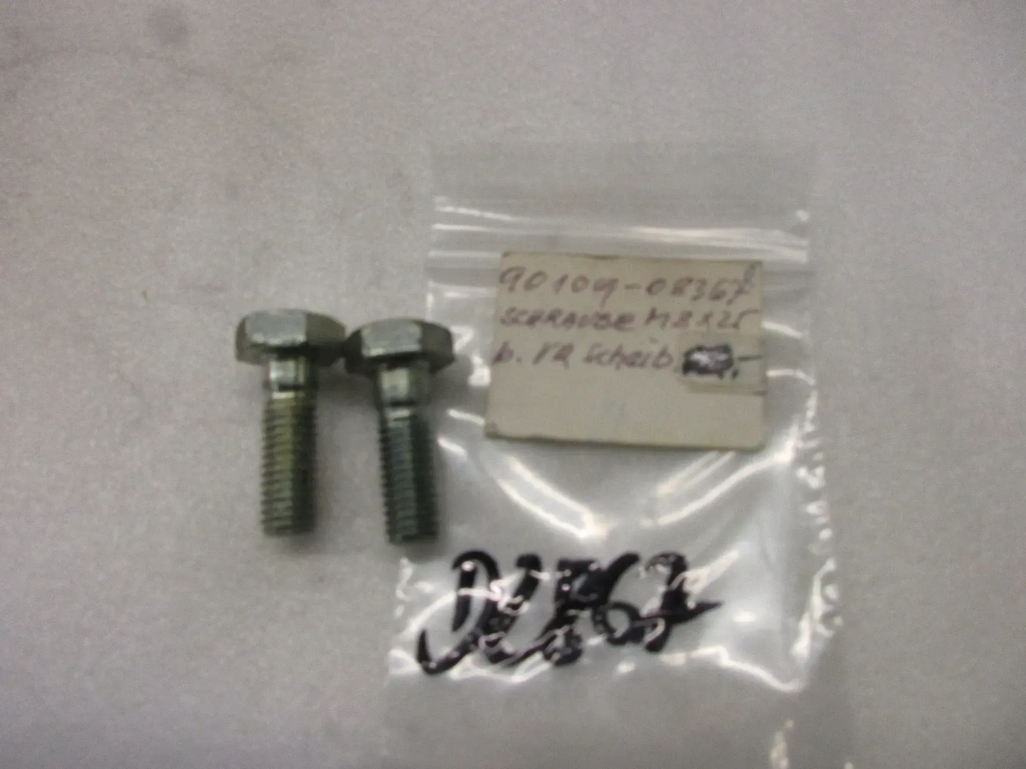 D2867 Yamaha RD 50 M Schraube Bremssattel Bolzen 90109-08367 M8x25mm bolt - Bild 1