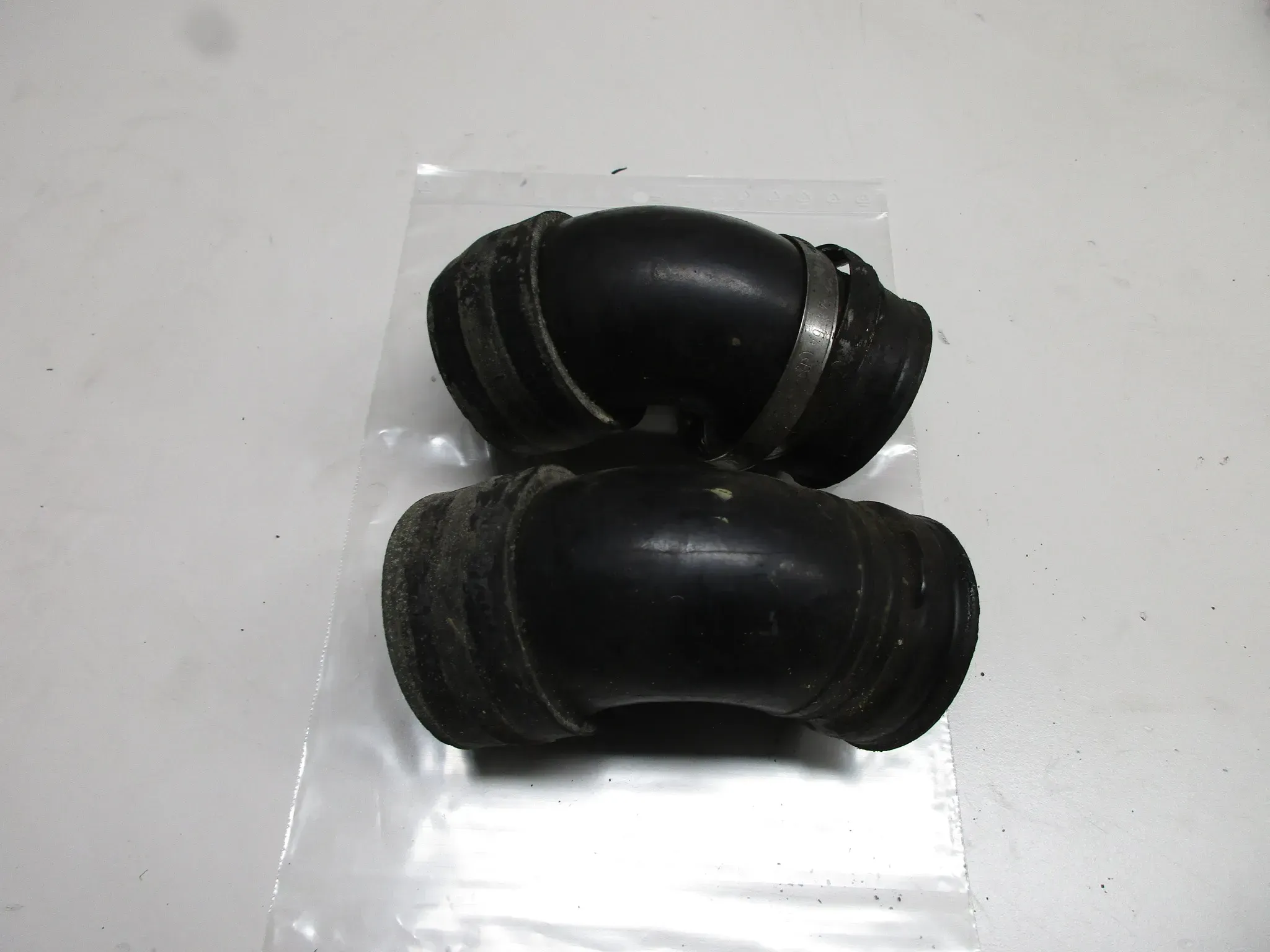 N218 BMW R 100 R 80 Ansaugstutzen Luftstutzen Vergaser Luftfilterkasten - Bild 1