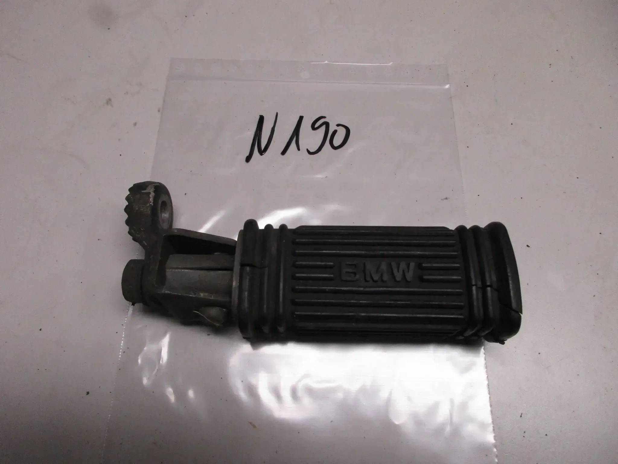 N190 BMW R 80_100 RT Fußraste hinten links Soziusraste footrest - Bild 1