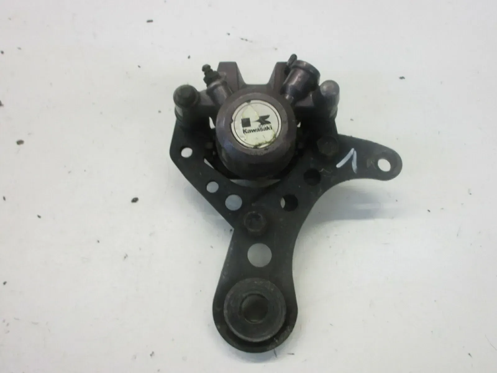 O1. Kawasaki GPZ 550 UT ZX 550 A Bremssattel hinten (1) Bremszange Bremse - Bild 1