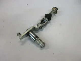 O. Suzuki GSX 1100 F GV 72 C Umlenkung Bremsgestänge Aufnhame Halter Bremstromme - Bild 3