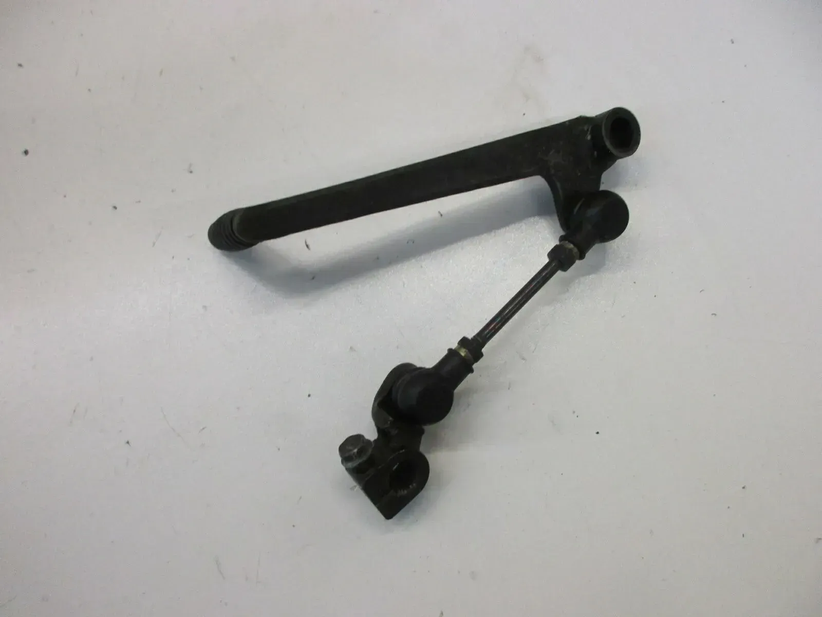 O1. Kawasaki GPZ 305 EX305A Schalthebel Ganghebel unten Umlenkung shift lever - Bild 1