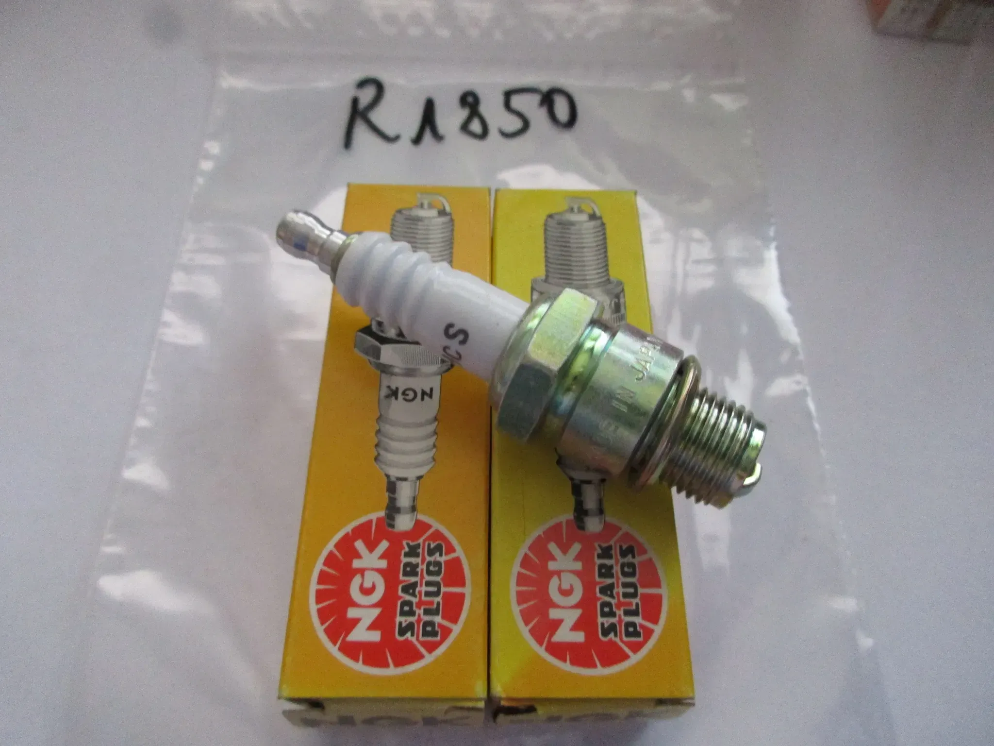 R1850 NGK B8HCS BMW Kawasaki Yamaha Zündkerzen Ø 14 mm Motor - Bild 1