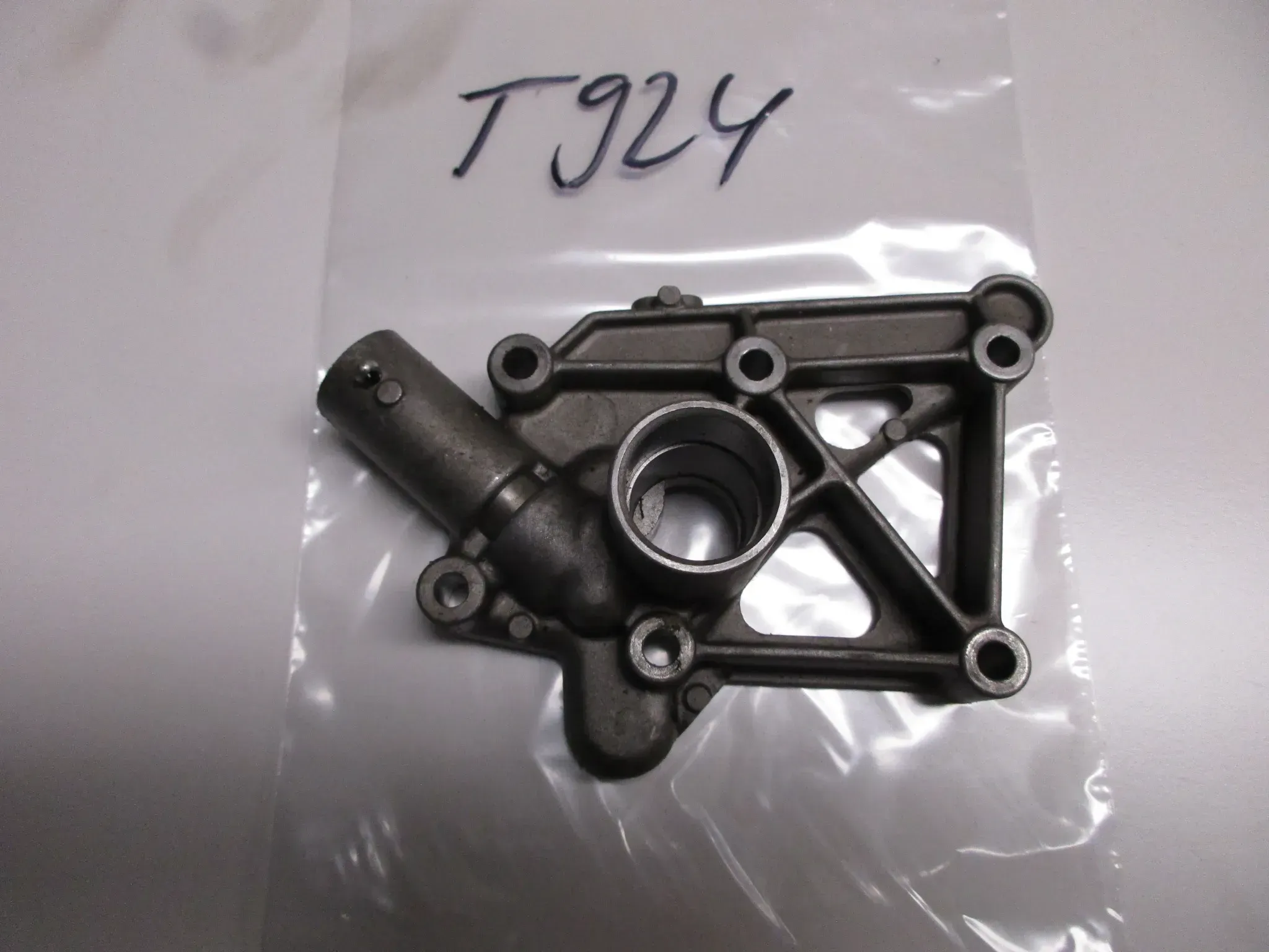 T924 CB 750 K_KZ RC01 Ölpumpe Überdruckventil Motordeckel - Bild 1