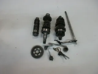 O1. Suzuki GSX 400 E GK 53 C Getriebesatz Motor Getriebe Getriebewelle - Bild 3