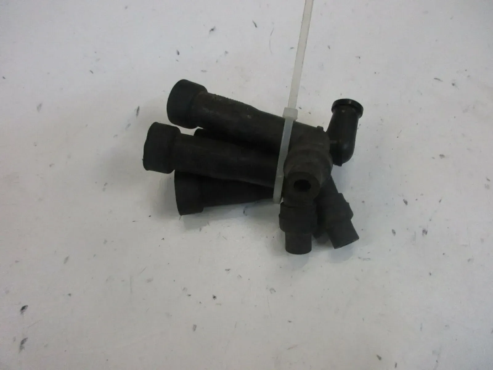 O. Honda CB 650 RC 03 Zündkerzenstecker Stecker Zündspule Zündspulenstecker - Bild 1