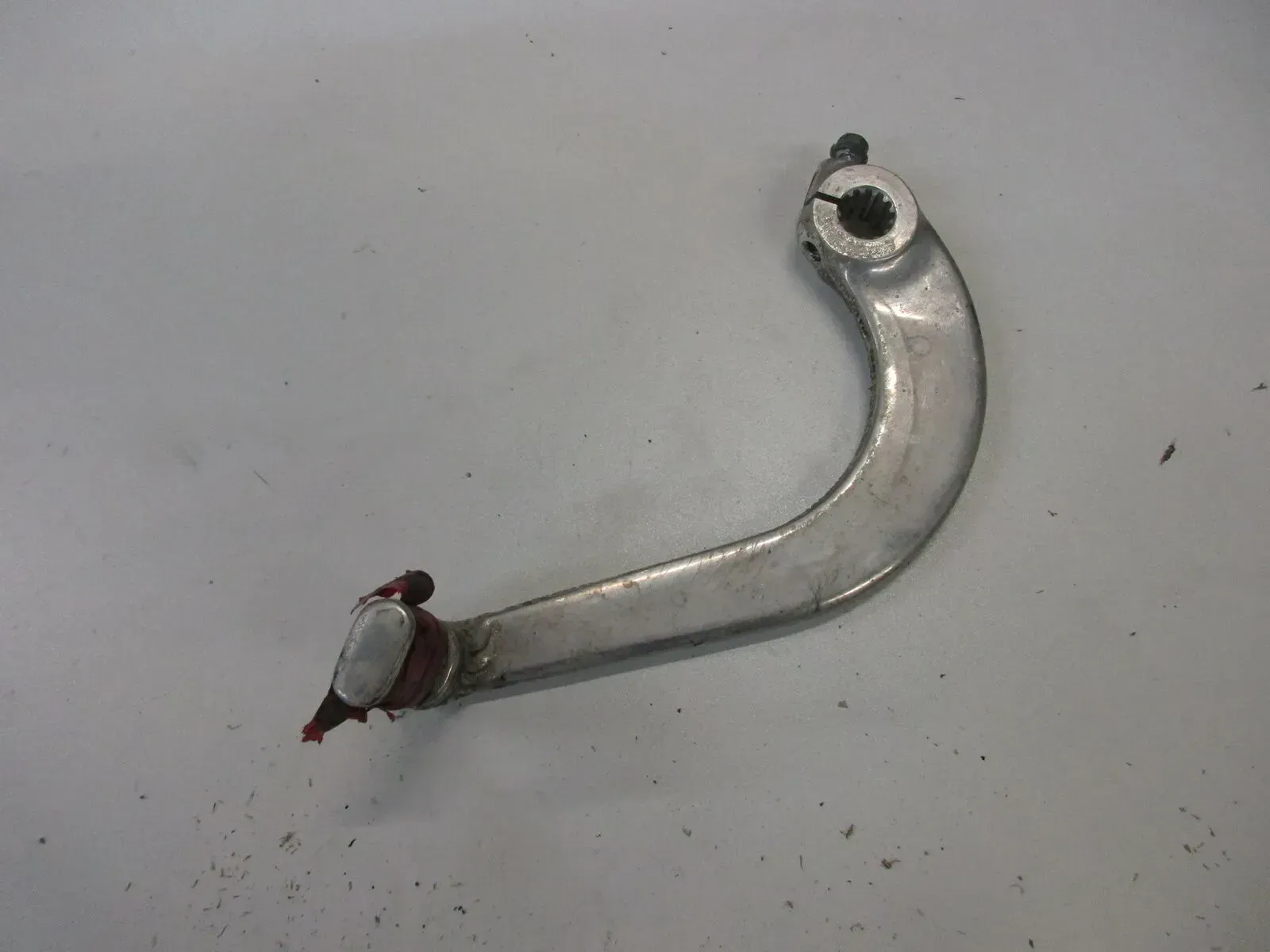 O. Suzuki GSX 600 F GN72B Bremspedal unten Bremshebel Hebel Bremse brake - Bild 1