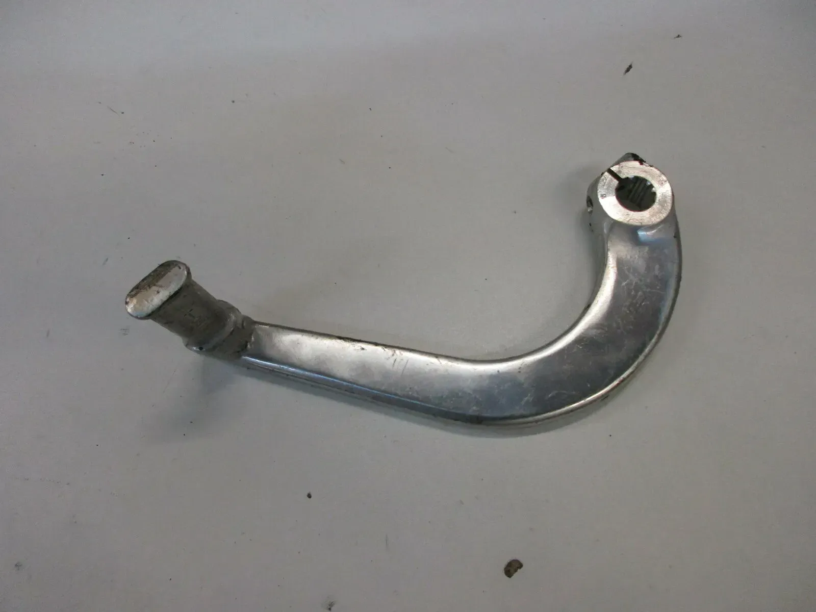 O1. Suzuki GSX 600 F GN72B Bremspedal unten Bremshebel Hebel Bremse brake - Bild 1