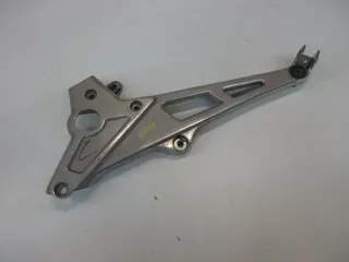 O2. Honda CB 450 S PC17 Fußrastenbrücke links Fussraste Halter Fußraste - Bild 1