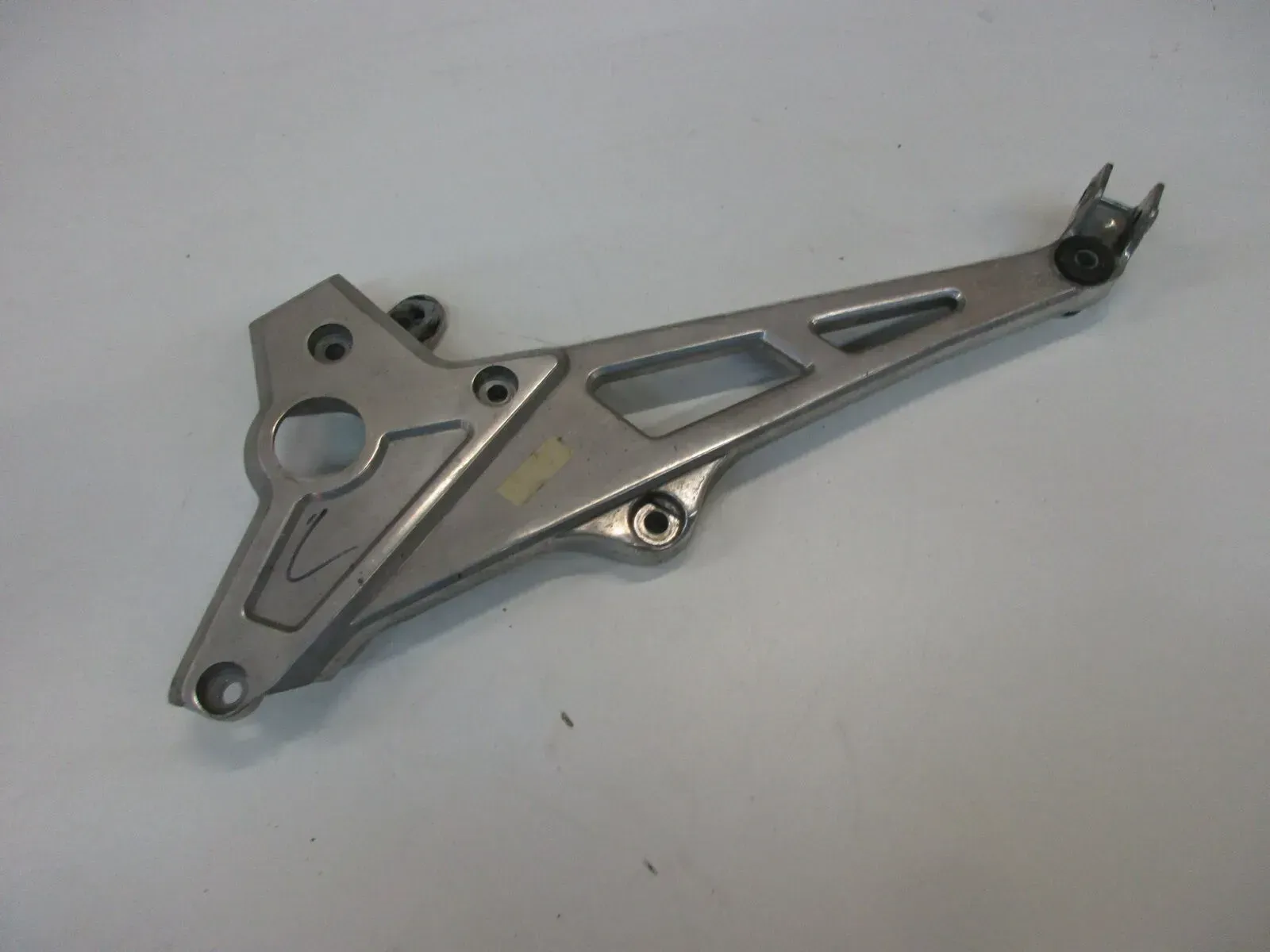 O2. Honda CB 450 S PC17 Fußrastenbrücke links Fussraste Halter Fußraste - Bild 1