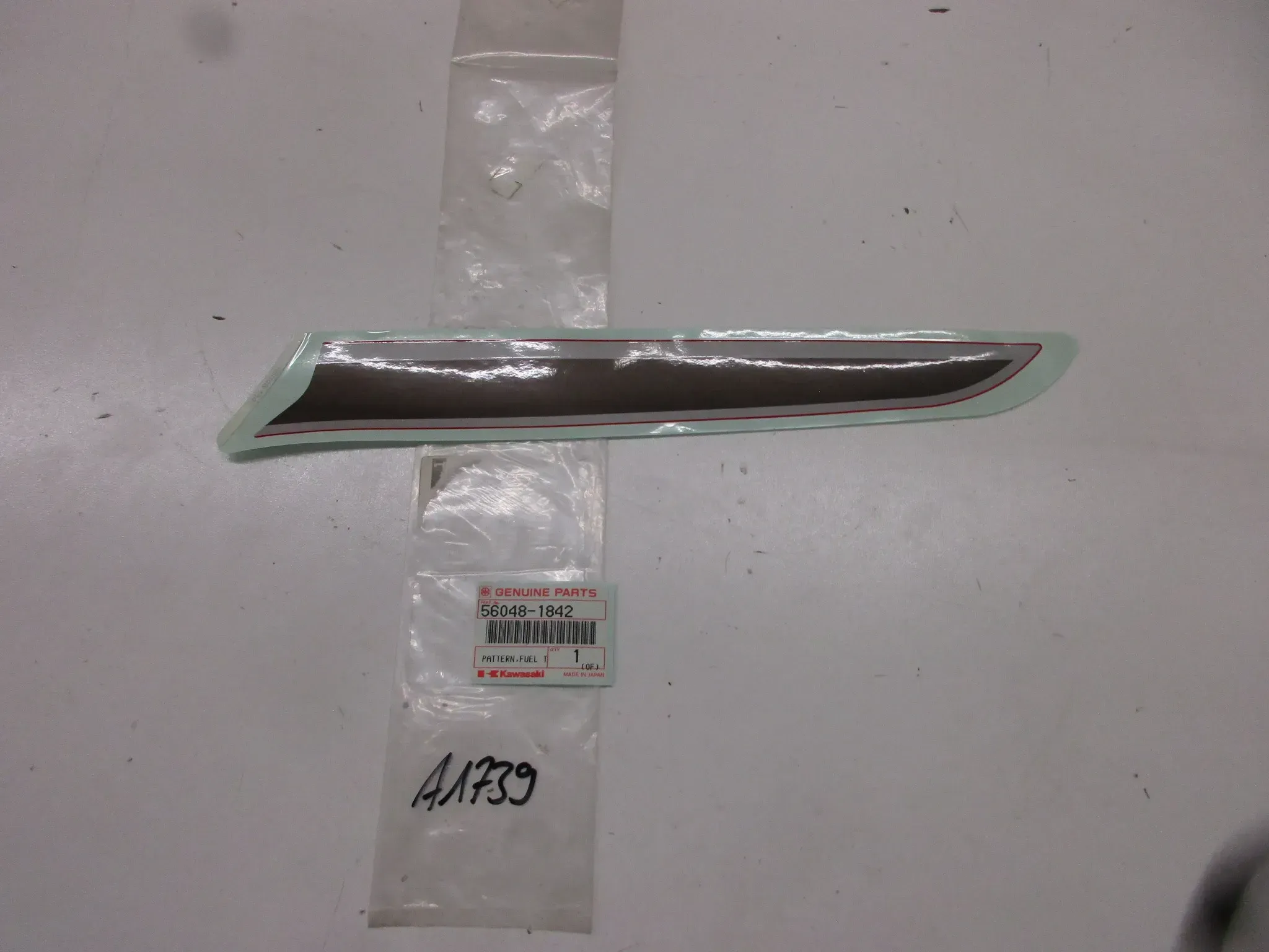 A1739 Kawasaki GPX 600 R Aufkleber Verkleidung Emblem 56048-1842 Dekor Original - Bild 1