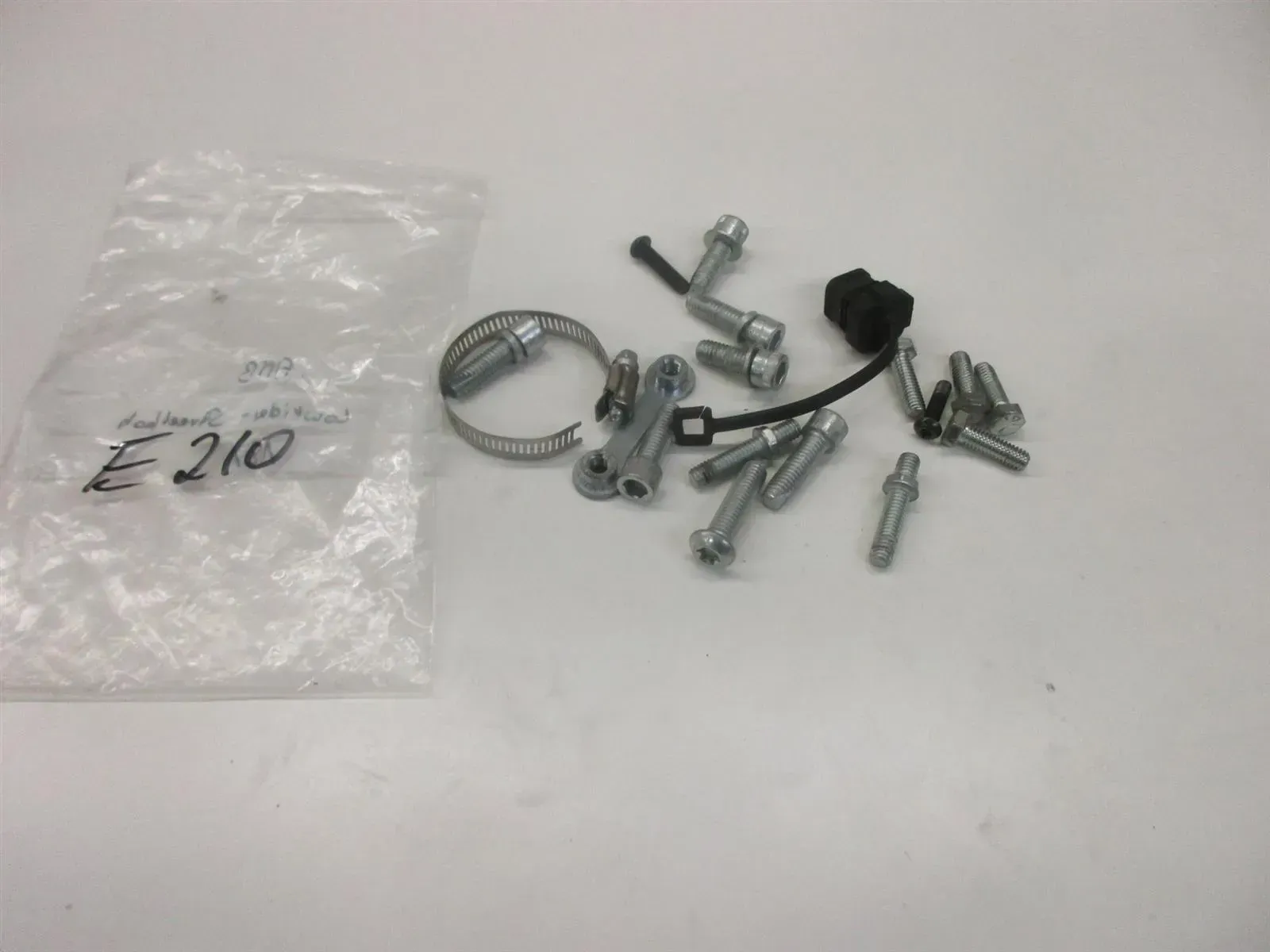 Schraubensatz für Fußraste E210. Harley Davidson Kleinteile Konvolut Spezial - Bild 1