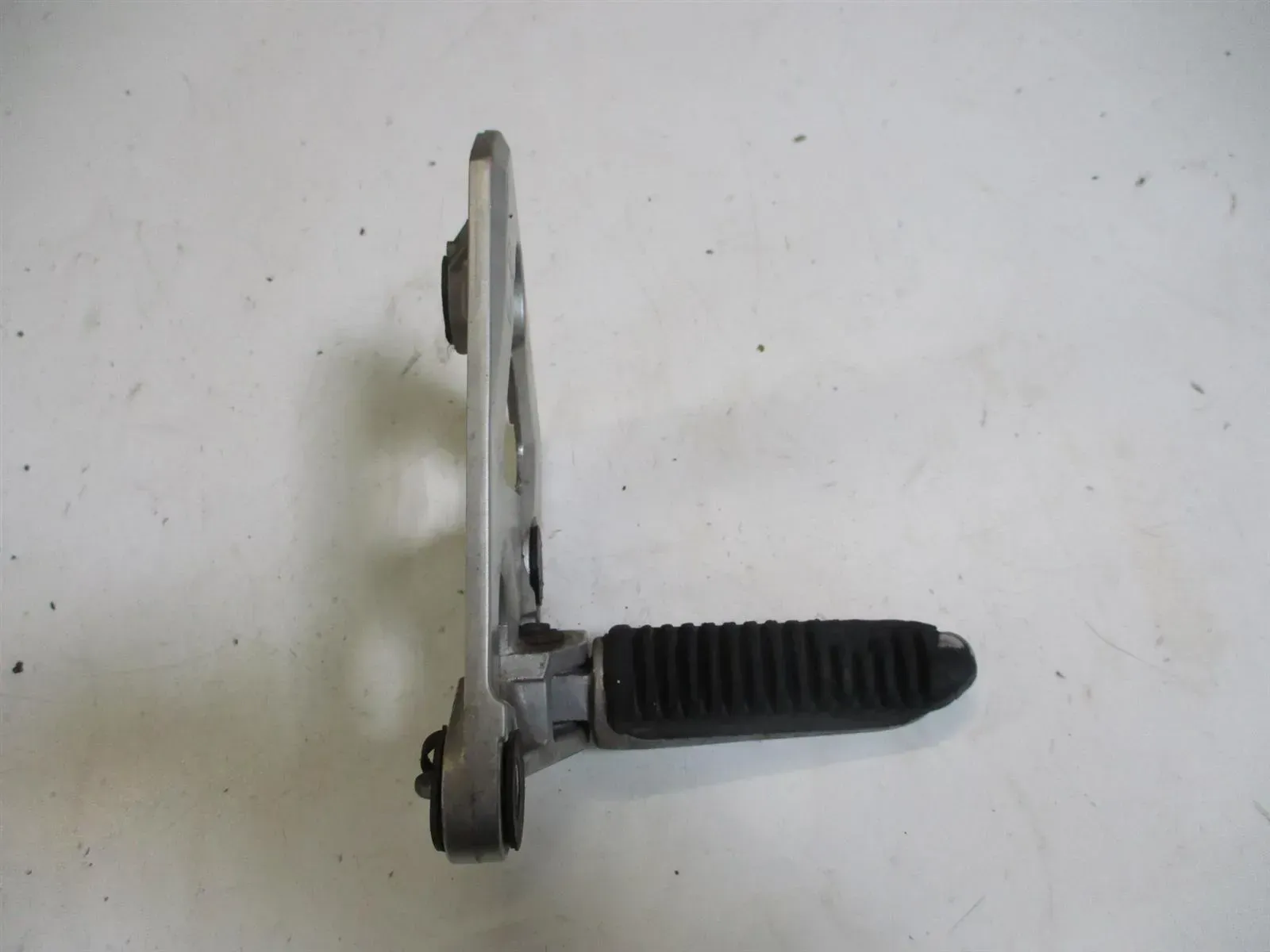 Fußraste Fußrastenhalter 3. Suzuki GSX 750 F GR 78 A vorne rechts Fußrastenbrück - Bild 1