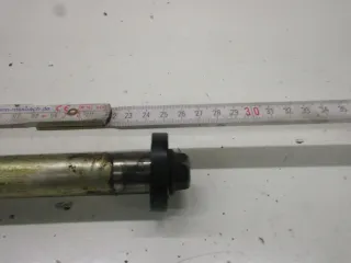 1. Suzuki DR 650 R SP 44 B Schwingenachse Achse Bolzen Rahmen Schraube - Bild 2