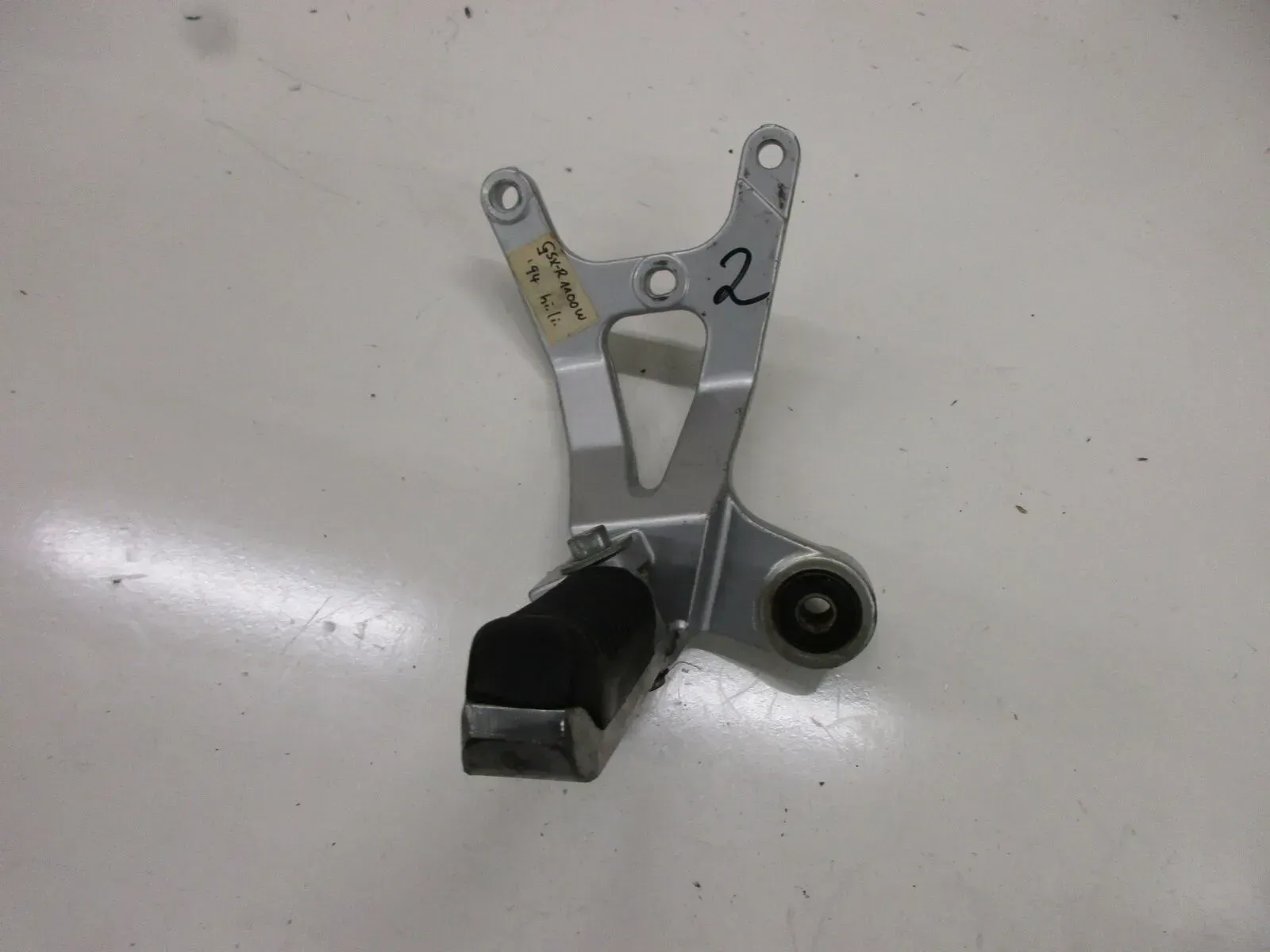 Fußraste hinten links (2) Soziusraste Suzuki GSX-R 1100 W GSXR GU 75 C Halter - Bild 1