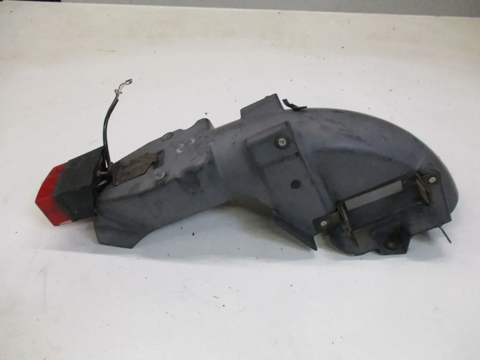 Verkleidung (2) Fender hinten 1. Suzuki RG 80 Gamma NC11A Schutzblech Kotflügel - Bild 1