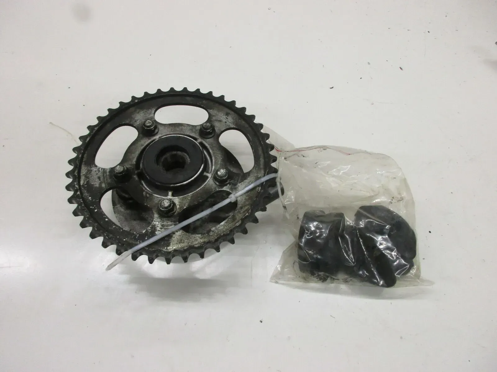 Kettenradträger Ruckdämpfer 1. Suzuki RF 600 R GN 76 B Kettenrad Antriebsgummi - Bild 1