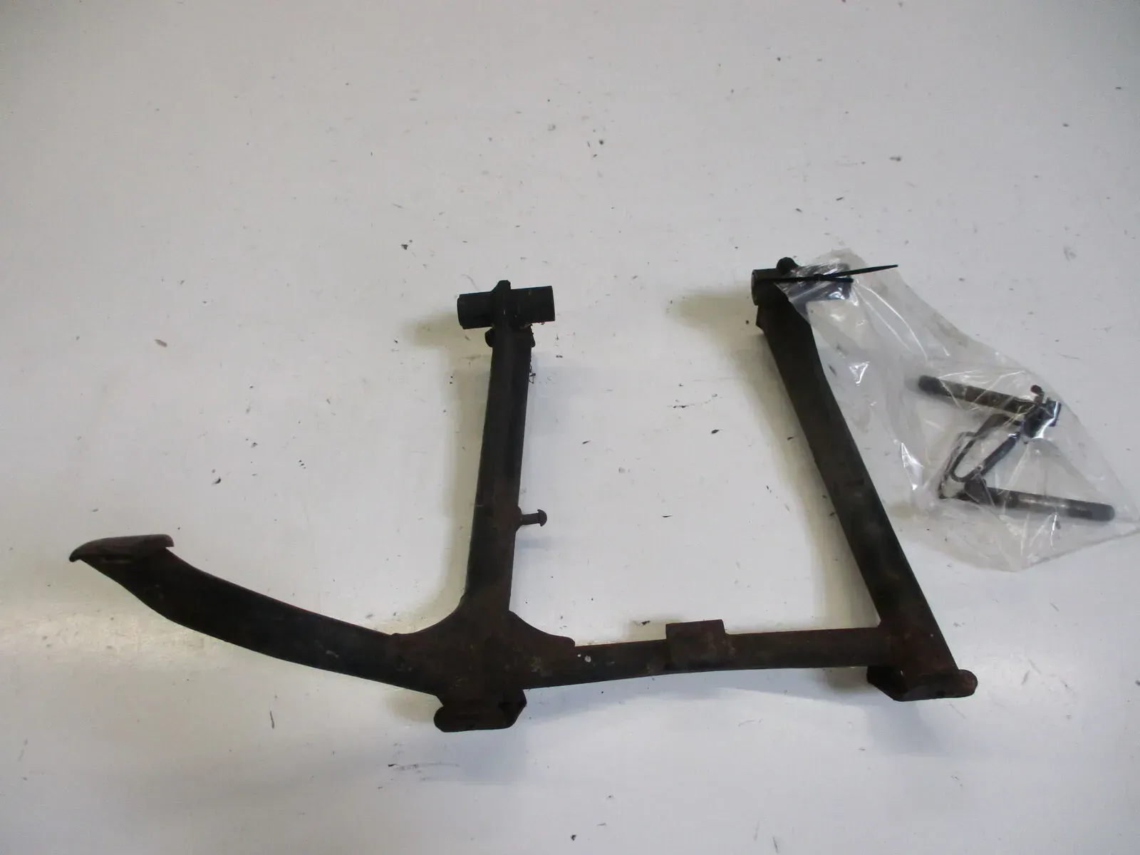 6. Honda CBR 1000 F SC21 Hauptständer mit Bolzen Mittelständer main stand - Bild 1