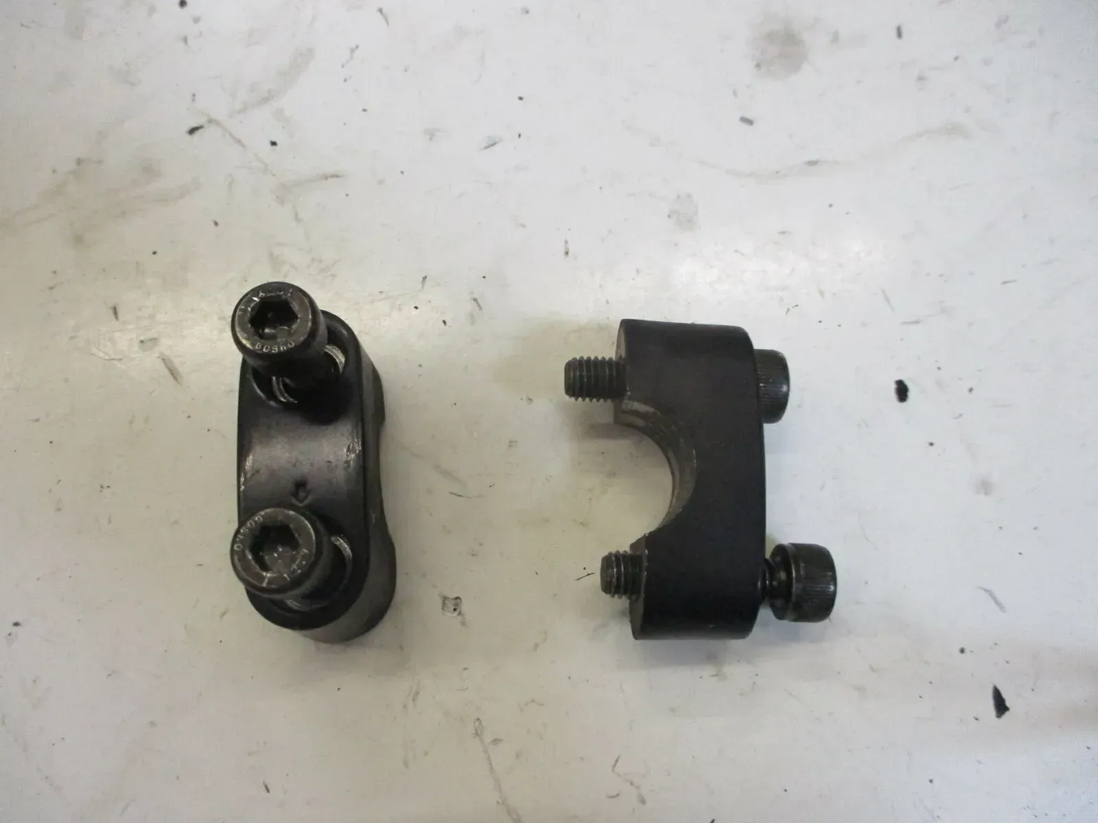 Yamaha XV 1000 SE 23 W Midnight Lenkerhalter links rechts Lenker Lenkerklemme - Bild 1