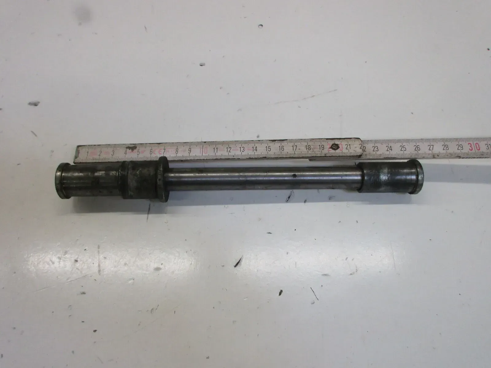 2. Kawasaki ZX-10 Tomcat ZXT 00 B Steckachse vorne 17 mm Achse Vorderrad Felge - Bild 1