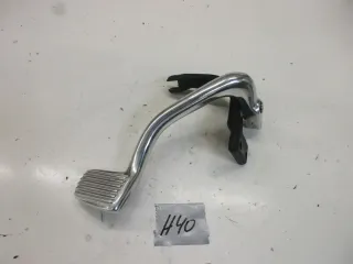 Fußrastenhalter rechts mit Bremspedal H40. Harley Davidson Street Bob FXDB - Bild 6