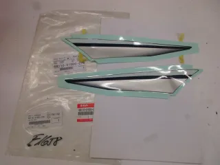 E1658. Suzuki GS 500 F Aufkleber Dekor 68110-01DD0-CYW Verkleidung Emblem Logo - Bild 1