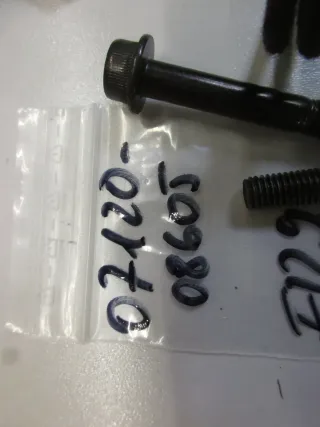 E1299 Suzuki GSX-R 750_1100 Schrauben Rahmen Verkleidung 07120-08605 M8 mm bolt - Bild 5
