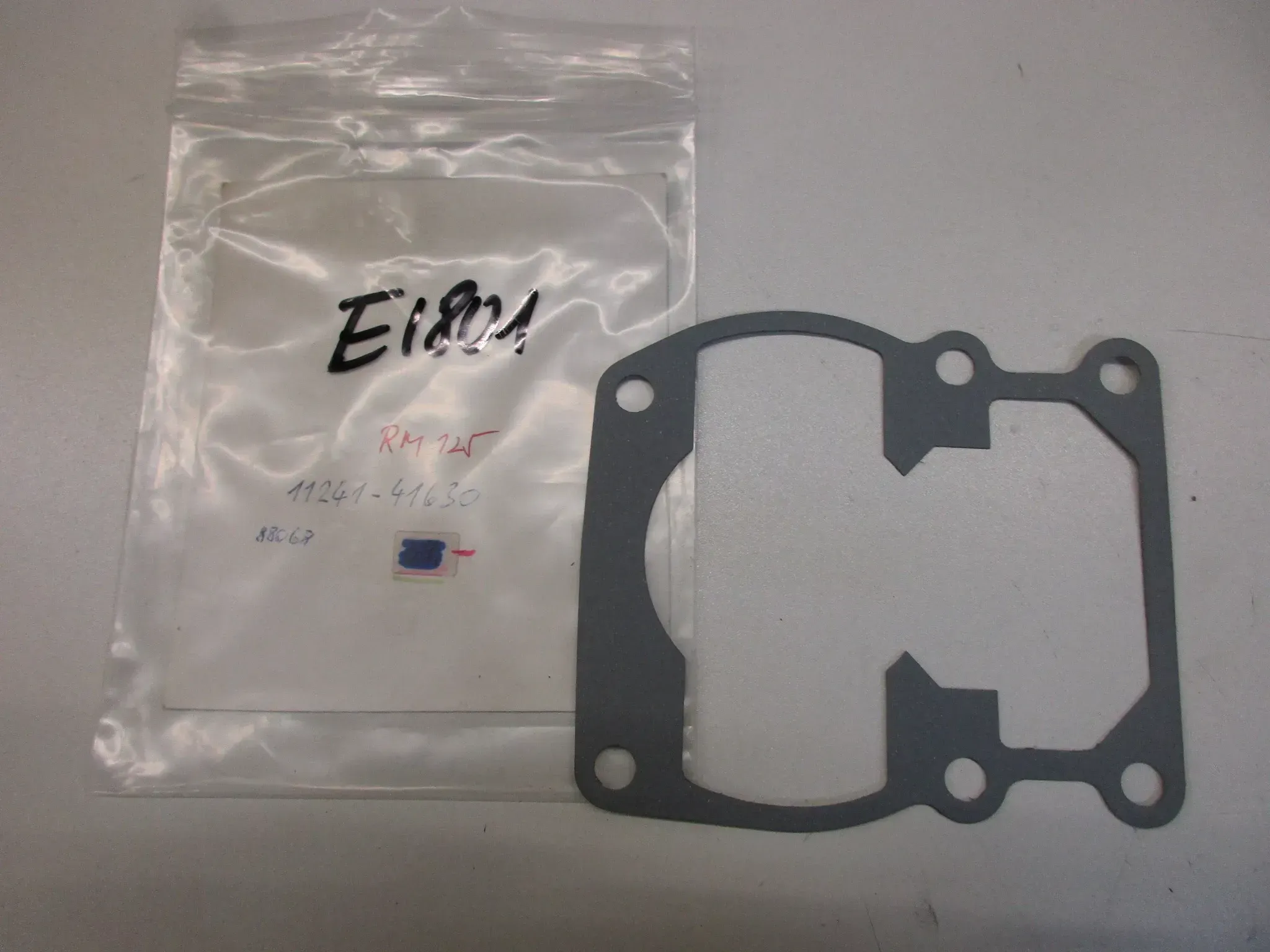 E1801. Suzuki RM 125 77-78 Dichtung Zylinderfußdichtung 11241-41630 Motordichtung - Bild 1